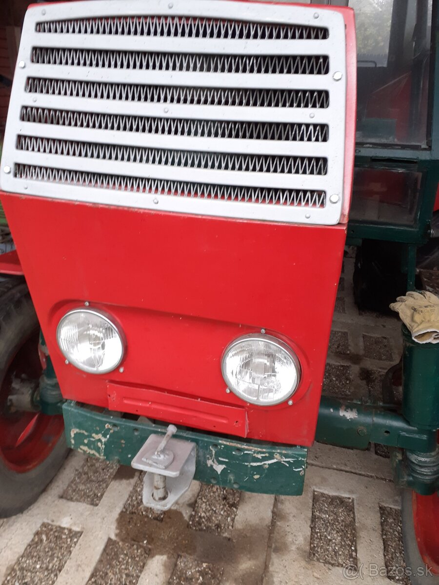 Traktor Zetor 8011