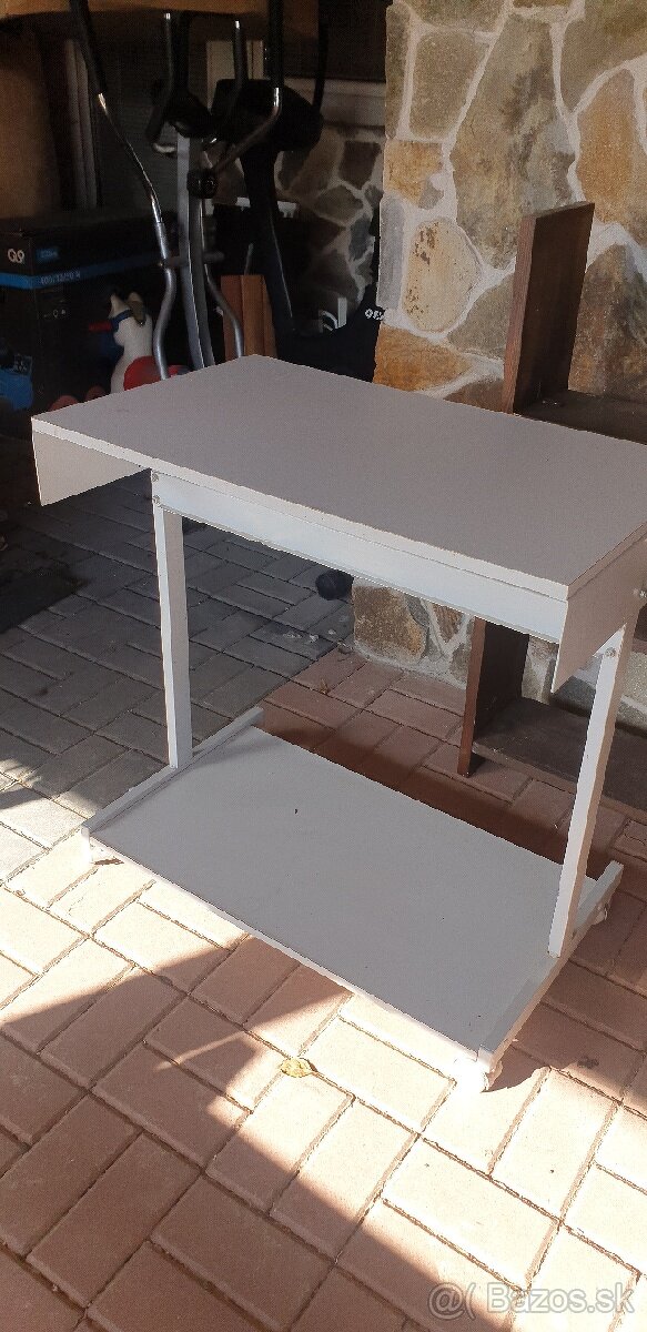 Stôl, stolík na kolieskach 75x 45x V: 77 šedý
