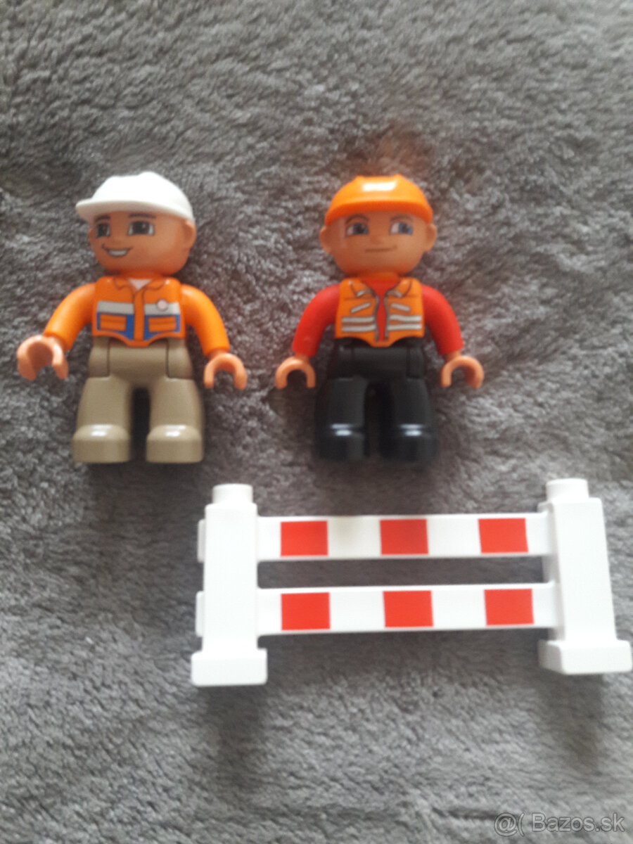 Lego Duplo robotníci plus plot