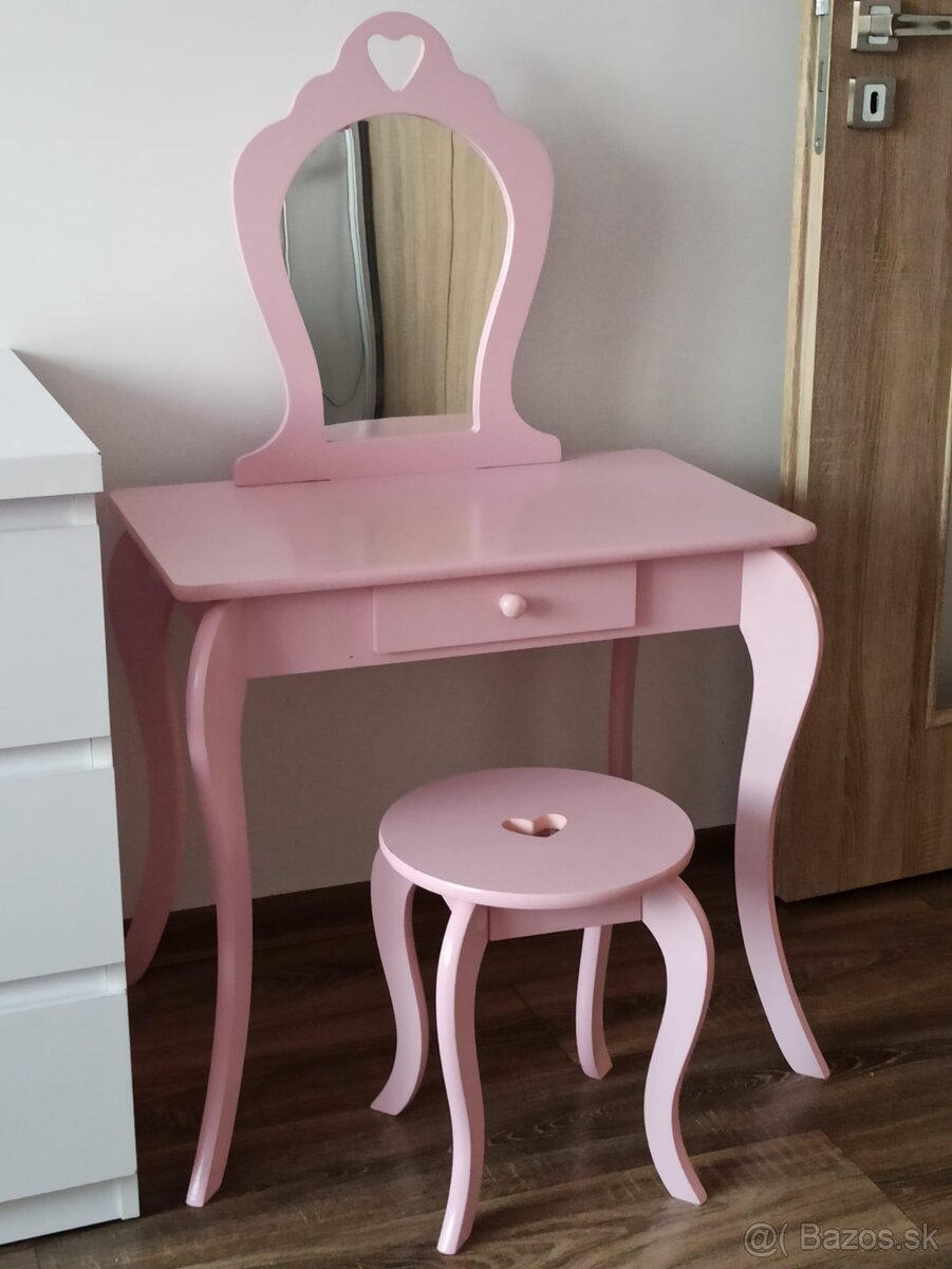 Kozmetický stolík so stoličkou a detská postieľka pre bábiky