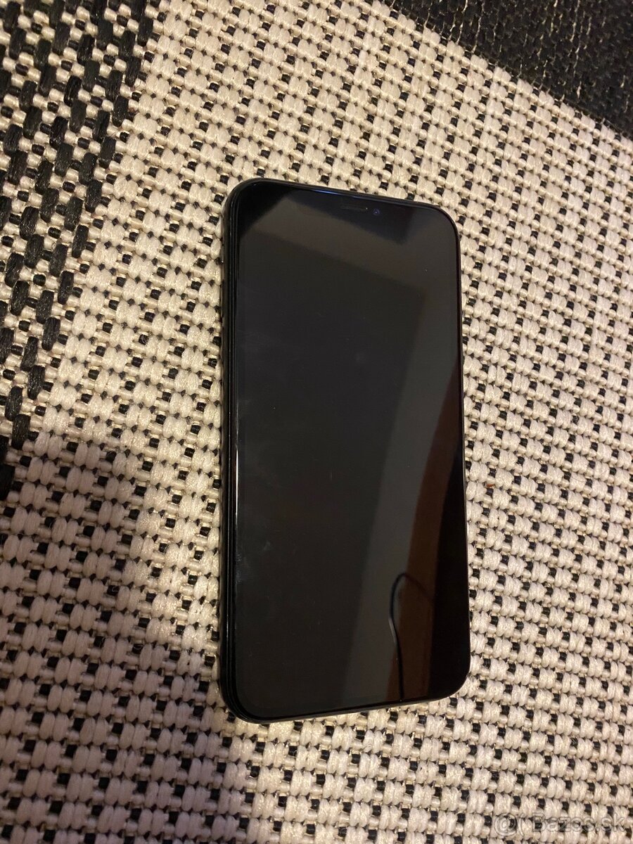 Predám nefunkčný iPhone xr vhodný na náhradné diely