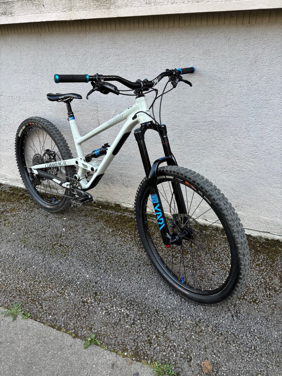 Commencal clash