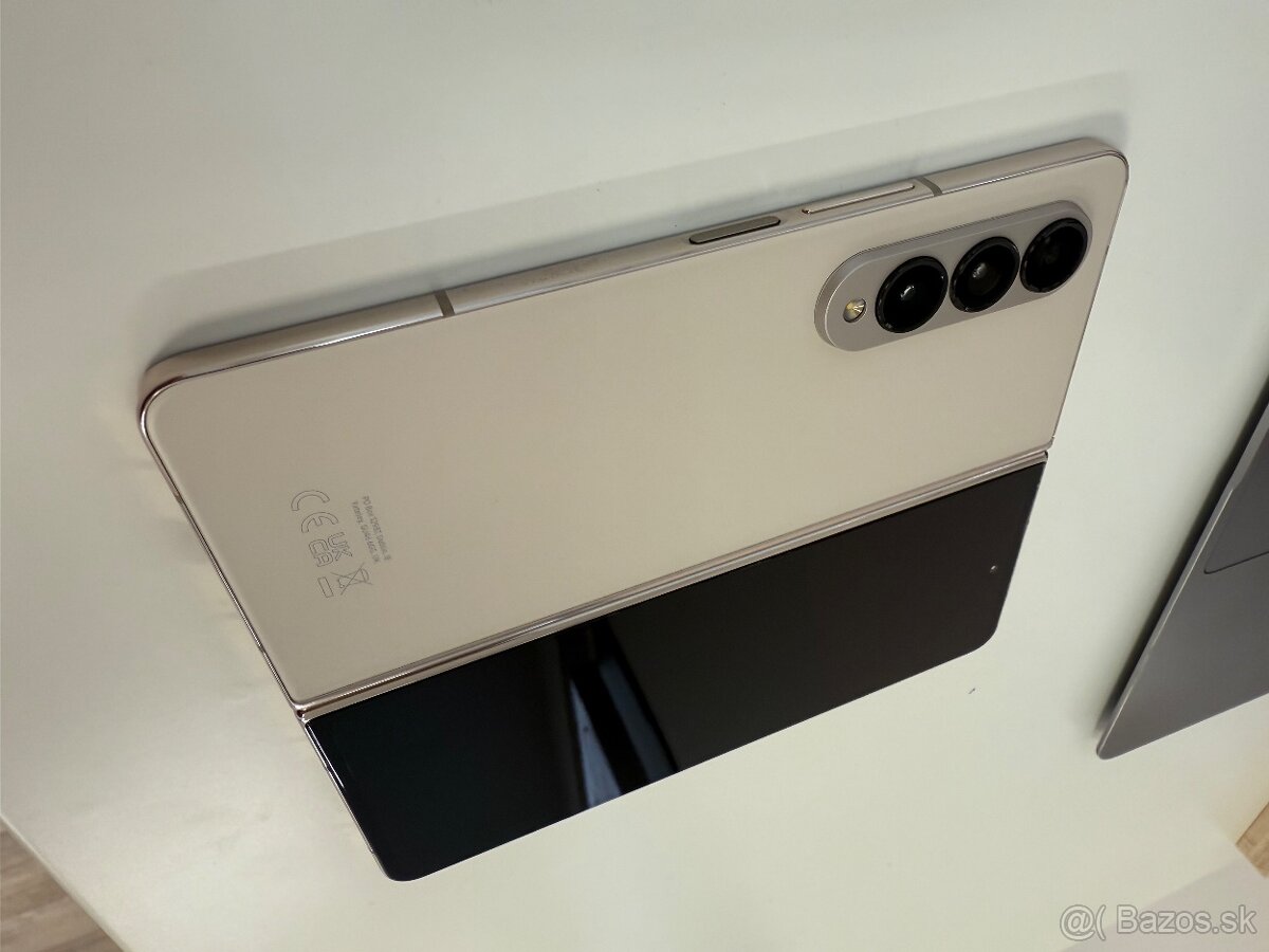 Samsung Galaxy Z Fold 4 12 / 512 GB
