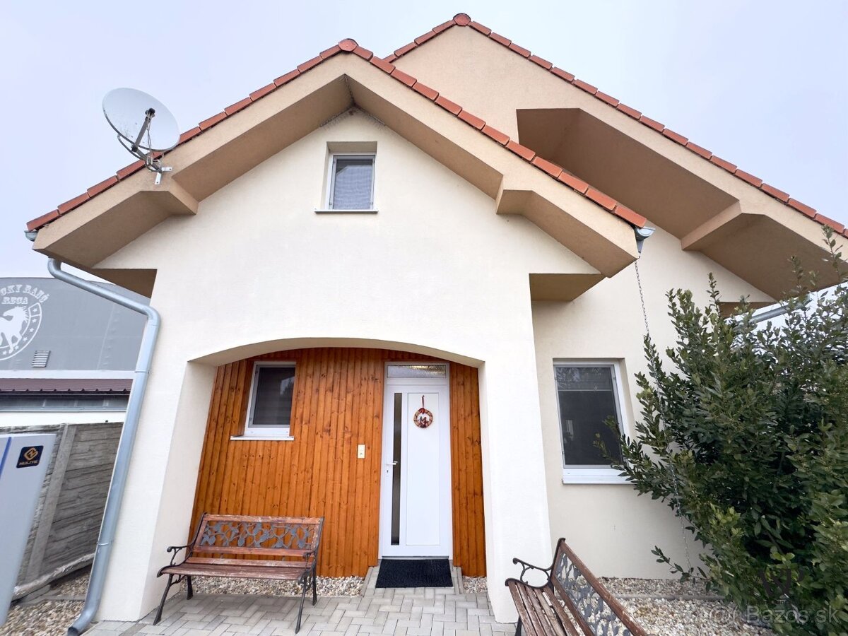 4 IZBOVÝ RODINNÝ DOM S BAZÉNOM, POZEMOK 783M2, RECA, okr. SE