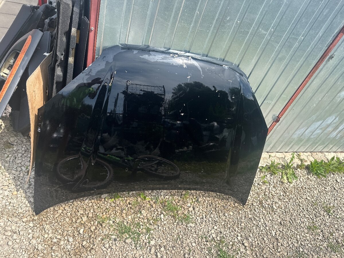 Predám kapota motora Toyota RAV 4 2001-2005 benzin