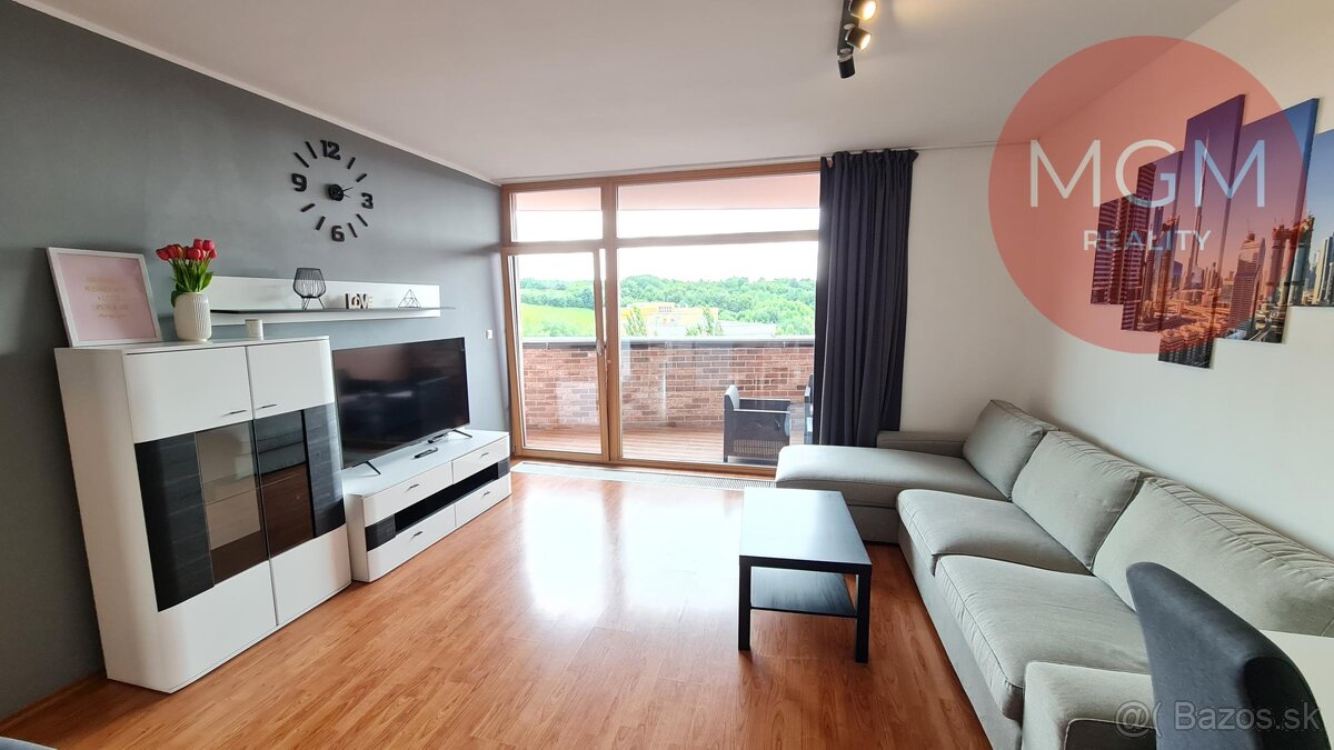 REZERVÁCIA - 2 izbový byt s priestraným balkónom a parko