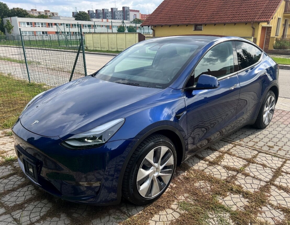 Tesla Model Y Long Range AWD 4x4 / V záruke