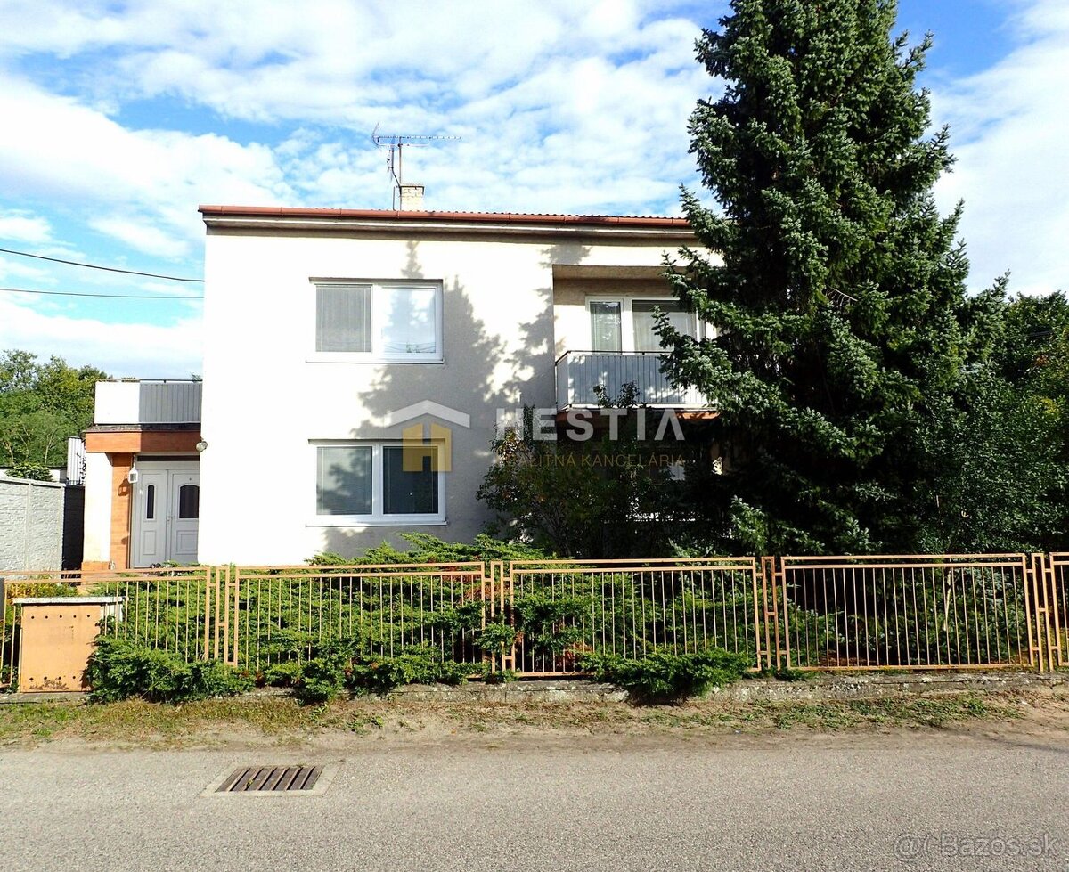 Priestranný 2-podlažný rodinný dom Borský Mikuláš