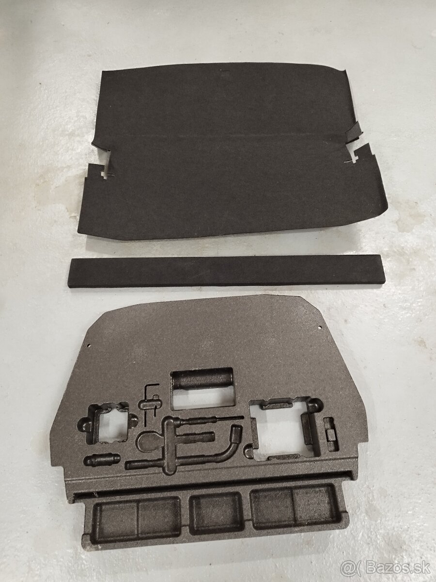 Podlaha kufra kodiaq 7 miestny