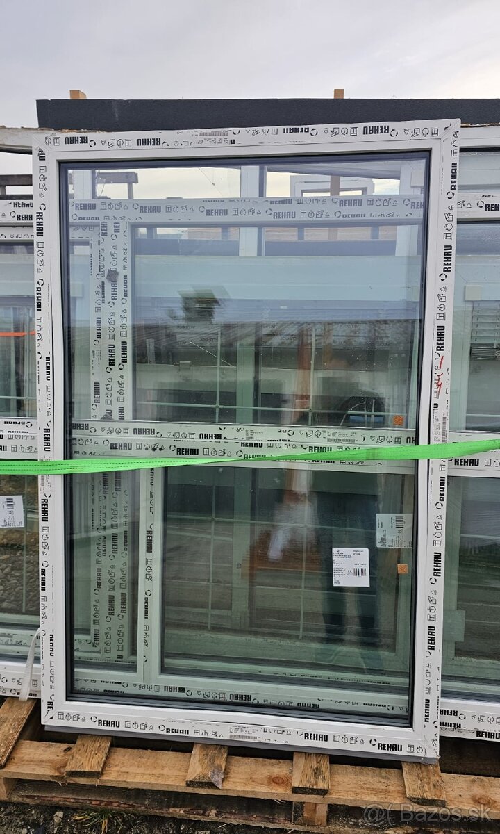 Nepoužité plastové okno 1135x1675 FIX