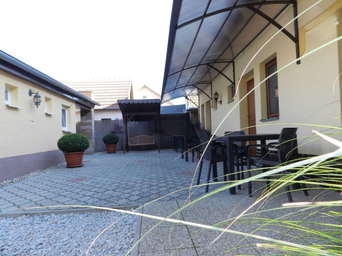 Penzión so samostatným obchodným priestorom vo Veľkom Mederi