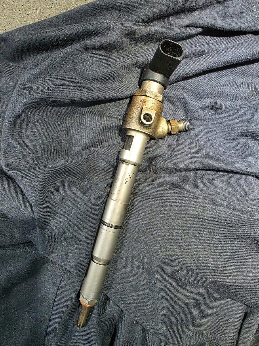 Vstrekovacia tryska 1.6 tdi 03L130277B