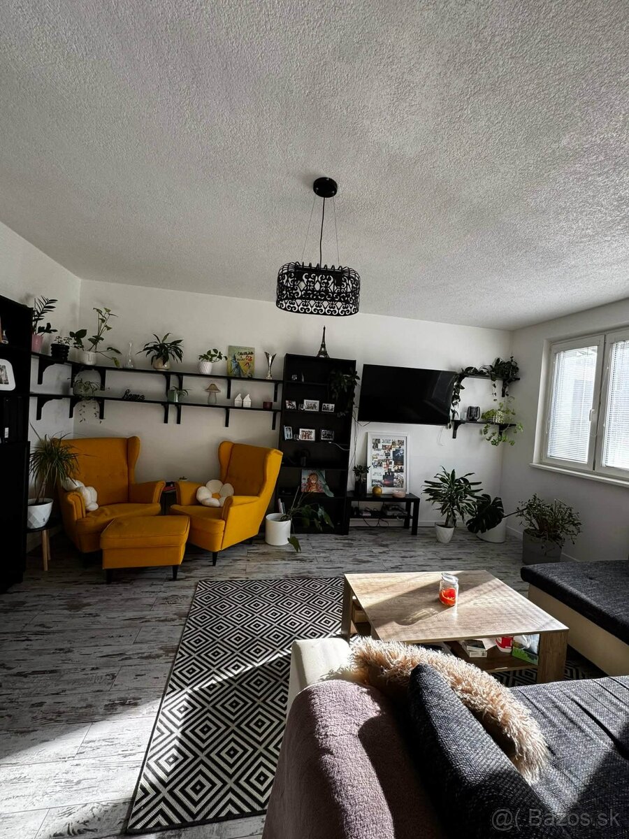 Na prenájom 3-izbový byt - Vráble