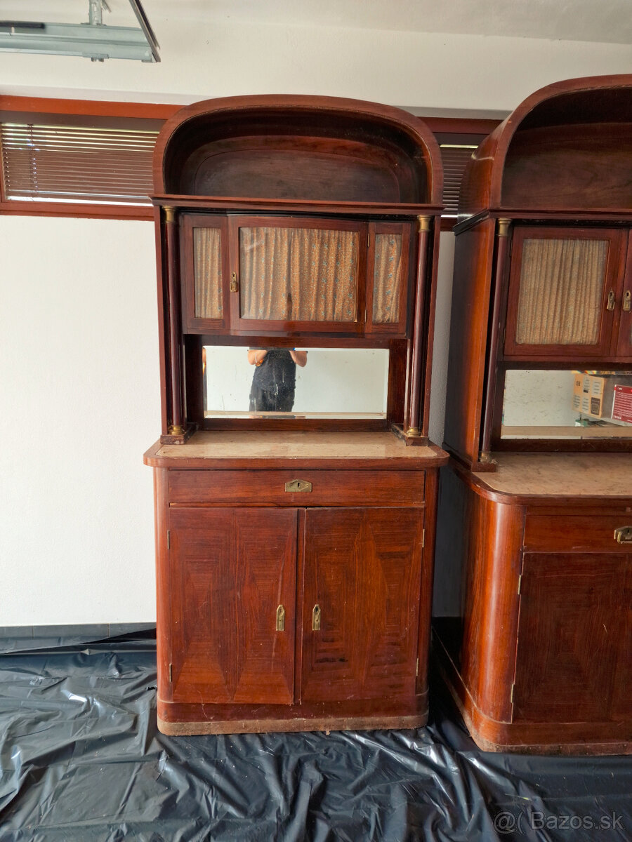 Starožitný sekretár