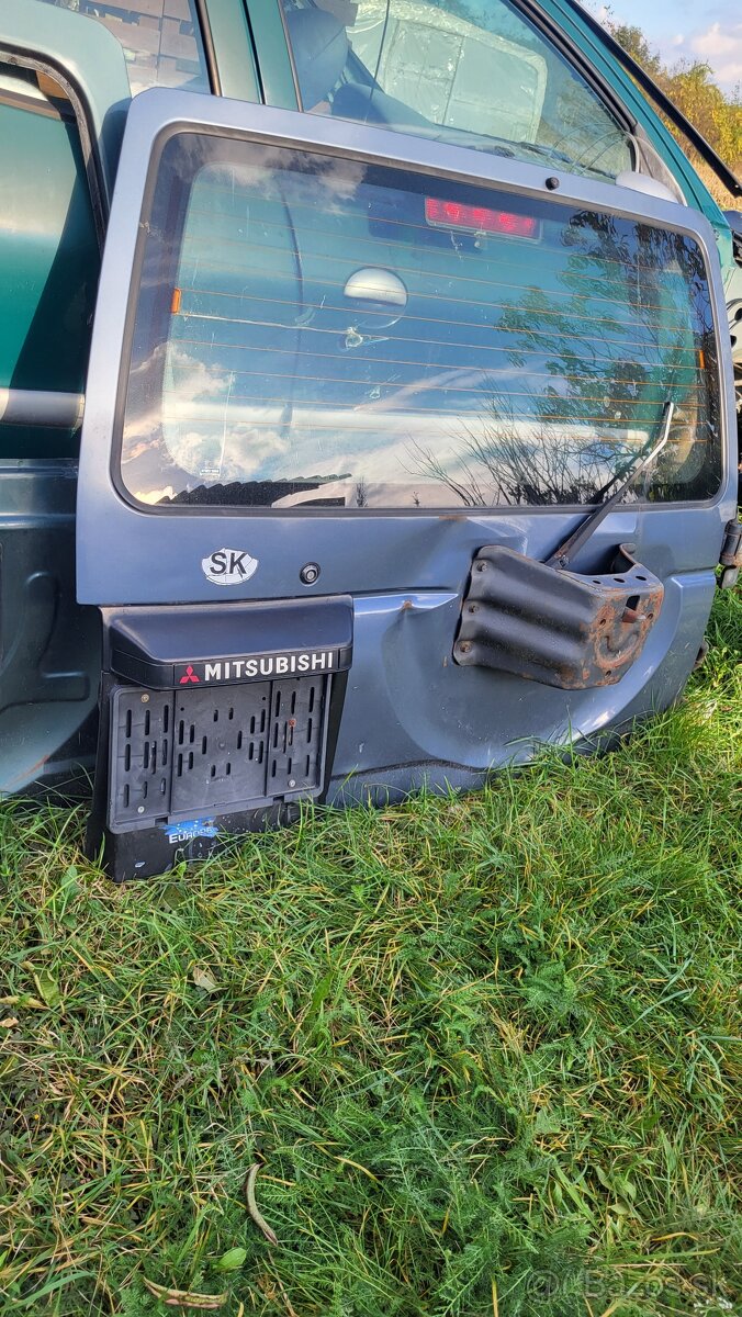 Predám kufrove dvere na pajeroll