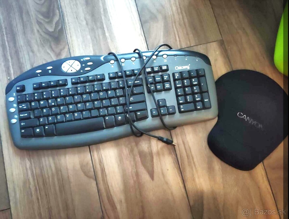 Klávesnica značky chicony a gélová podložka