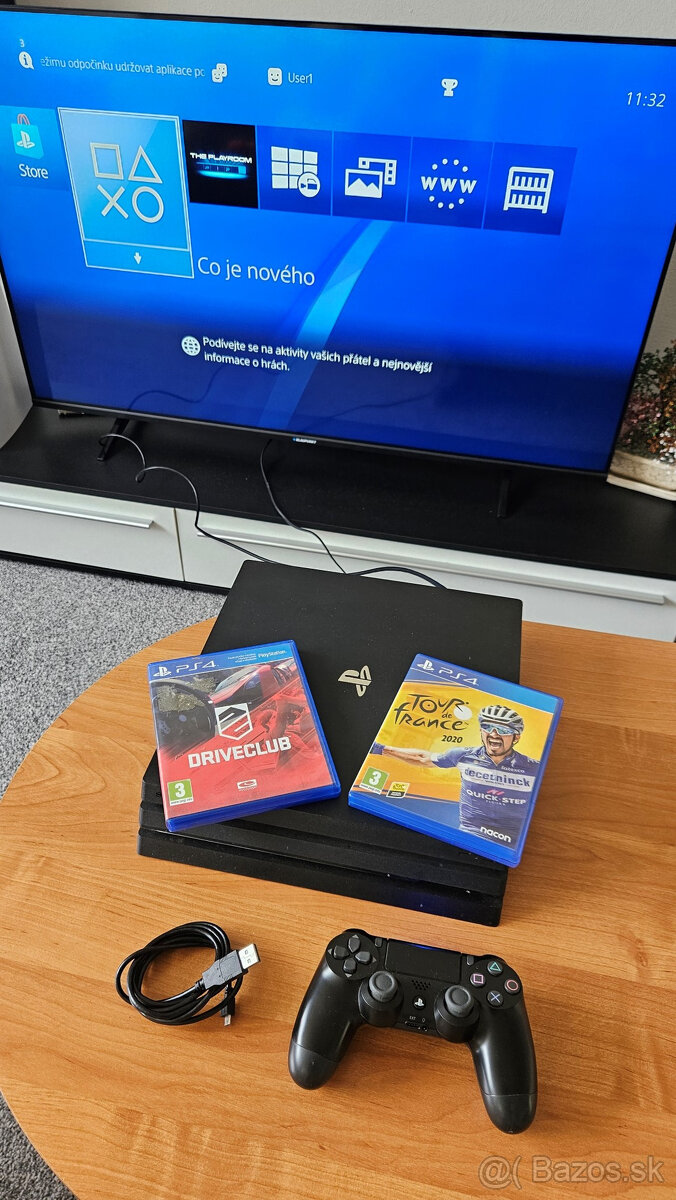 Sony Playstation 4 Pro 1TB + joypad a hry
