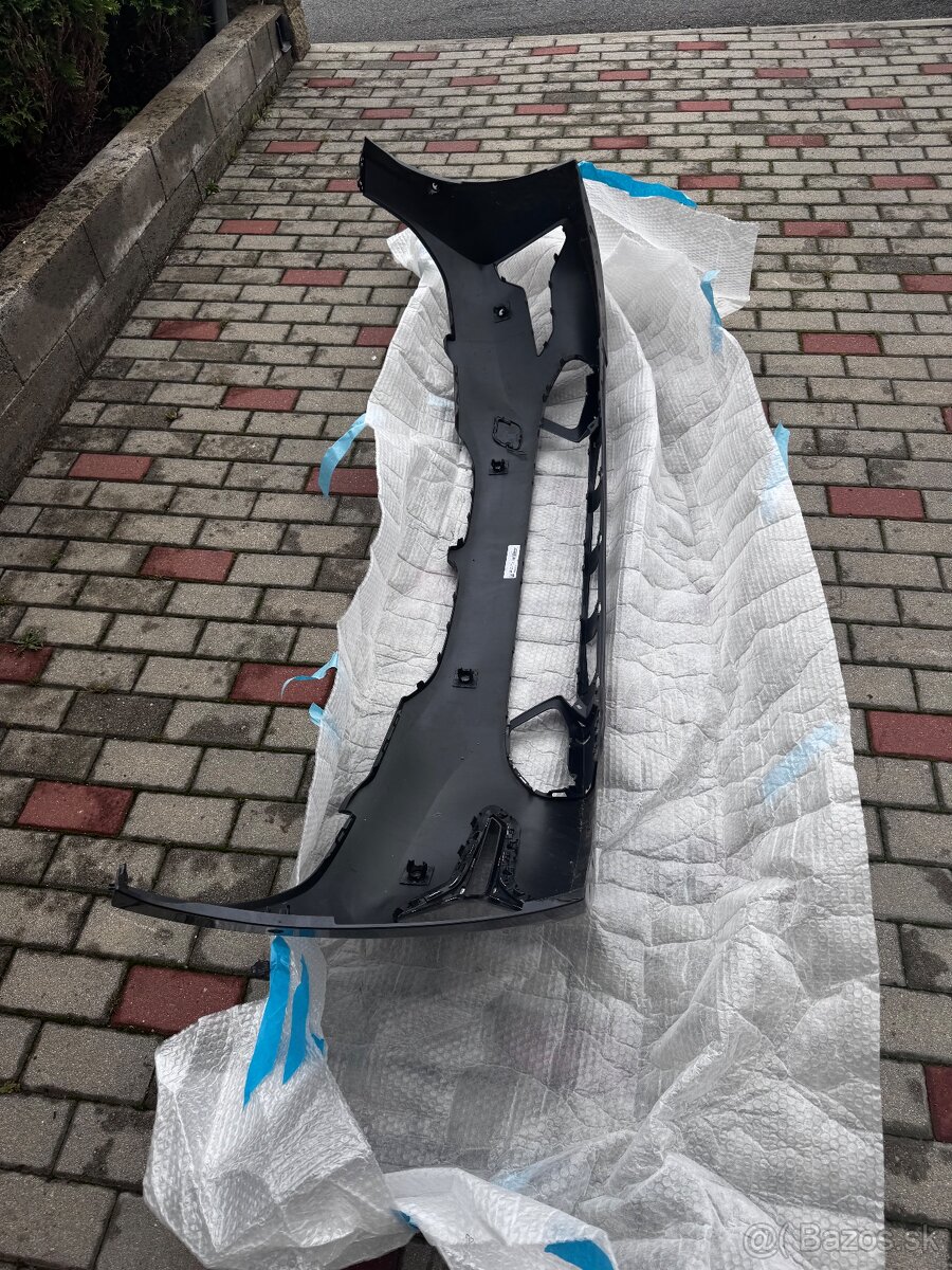 Predám predný nárazník BMW 320d