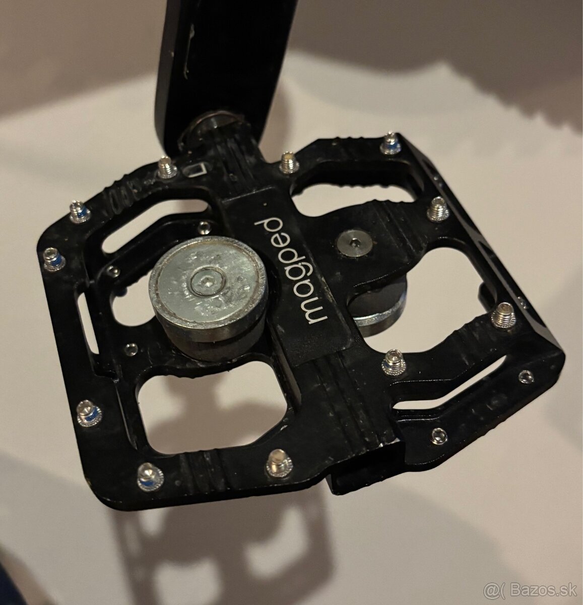 Magped gravity