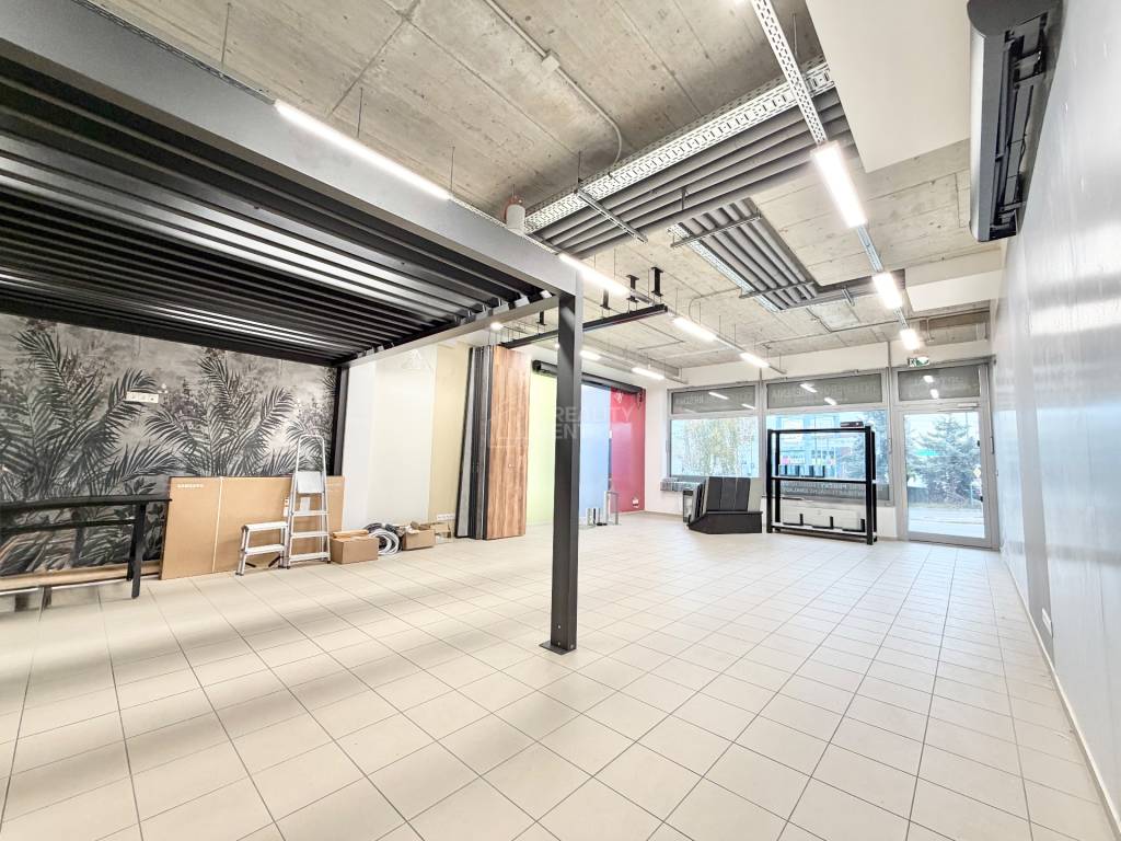 Moderný obchodný priestor 91 m2 na predaj pri OC Dubeň, Žili