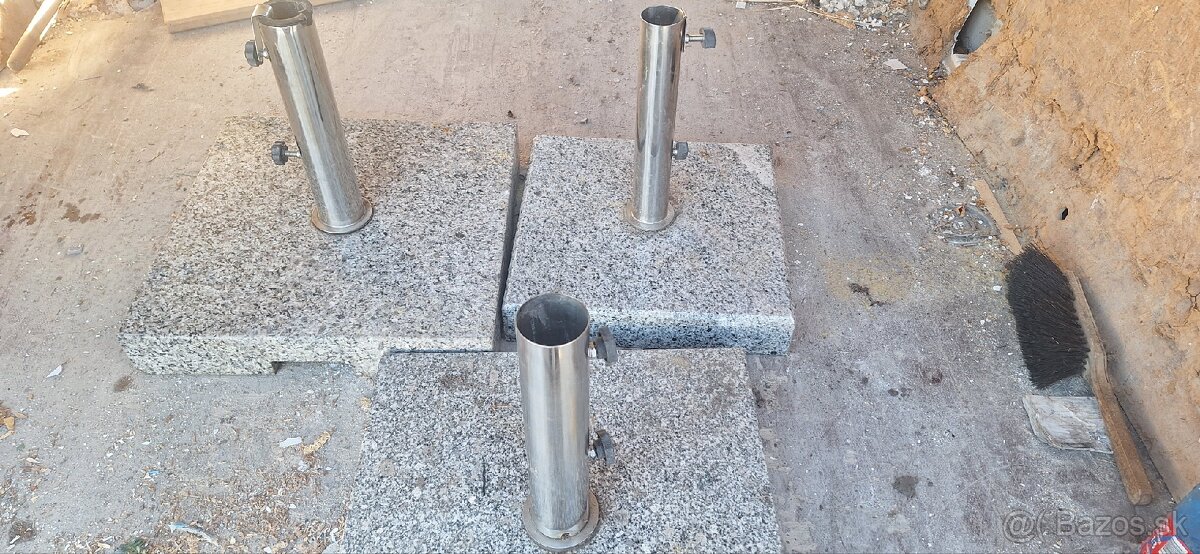 Predám stojany na zahradny dáždnik