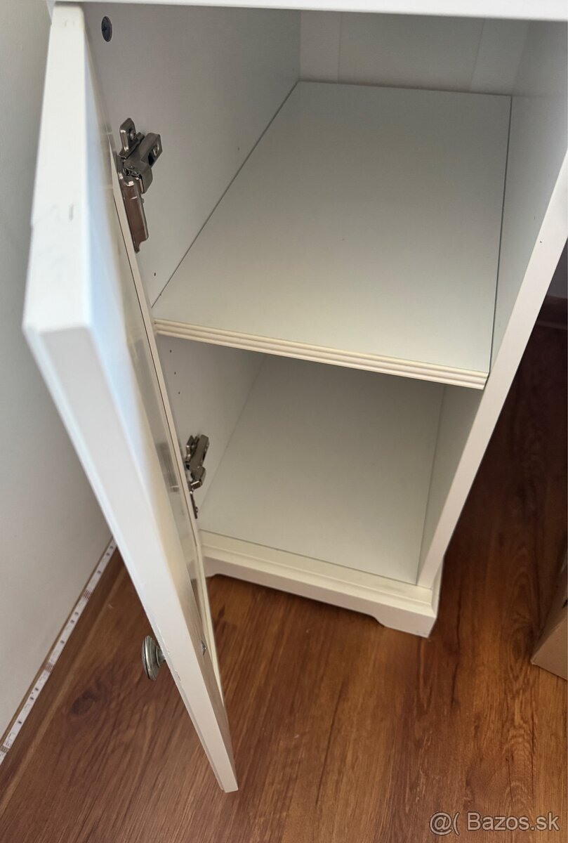 Biely písací stôl