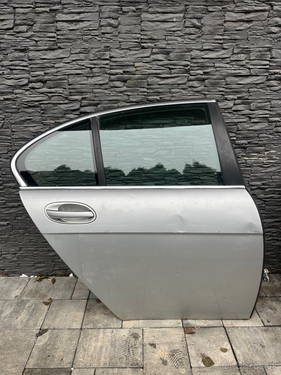 BMW 7 E65 - zadne práve dvere strieborné