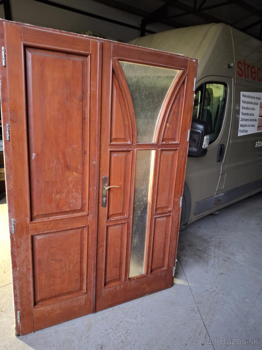 Drevené vchodové dvere