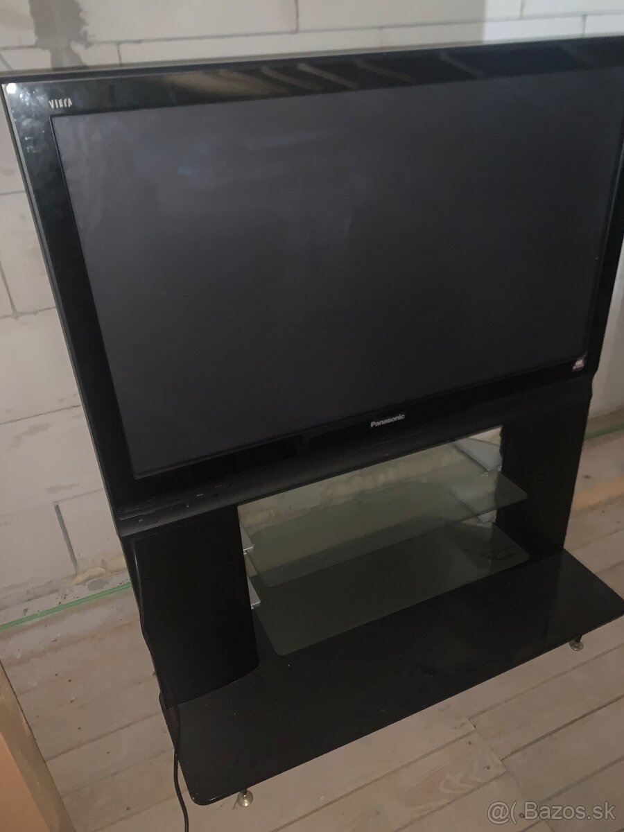 TV PLAZMA PANASONIC so stojanom s uhlopriečkou 106cm