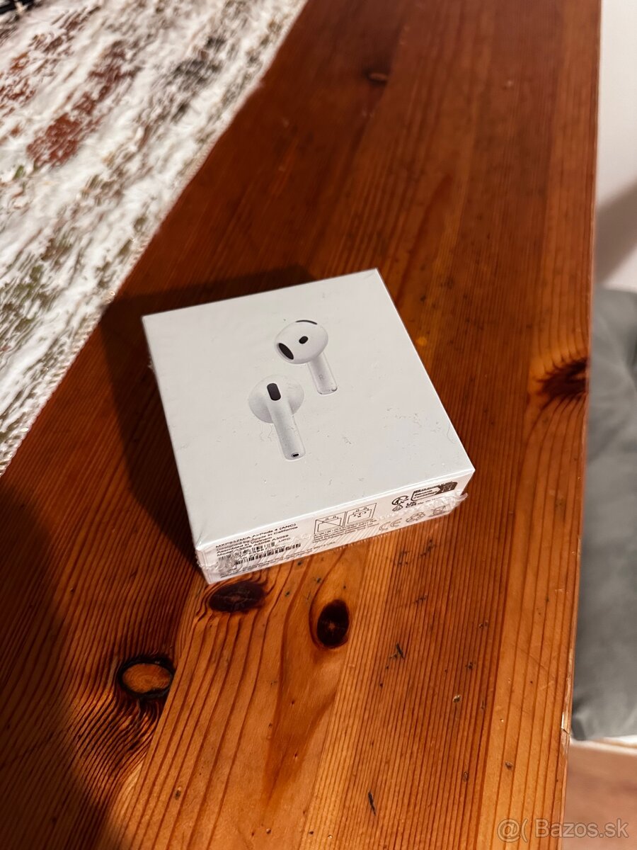 Apple AirPods 4 ANC