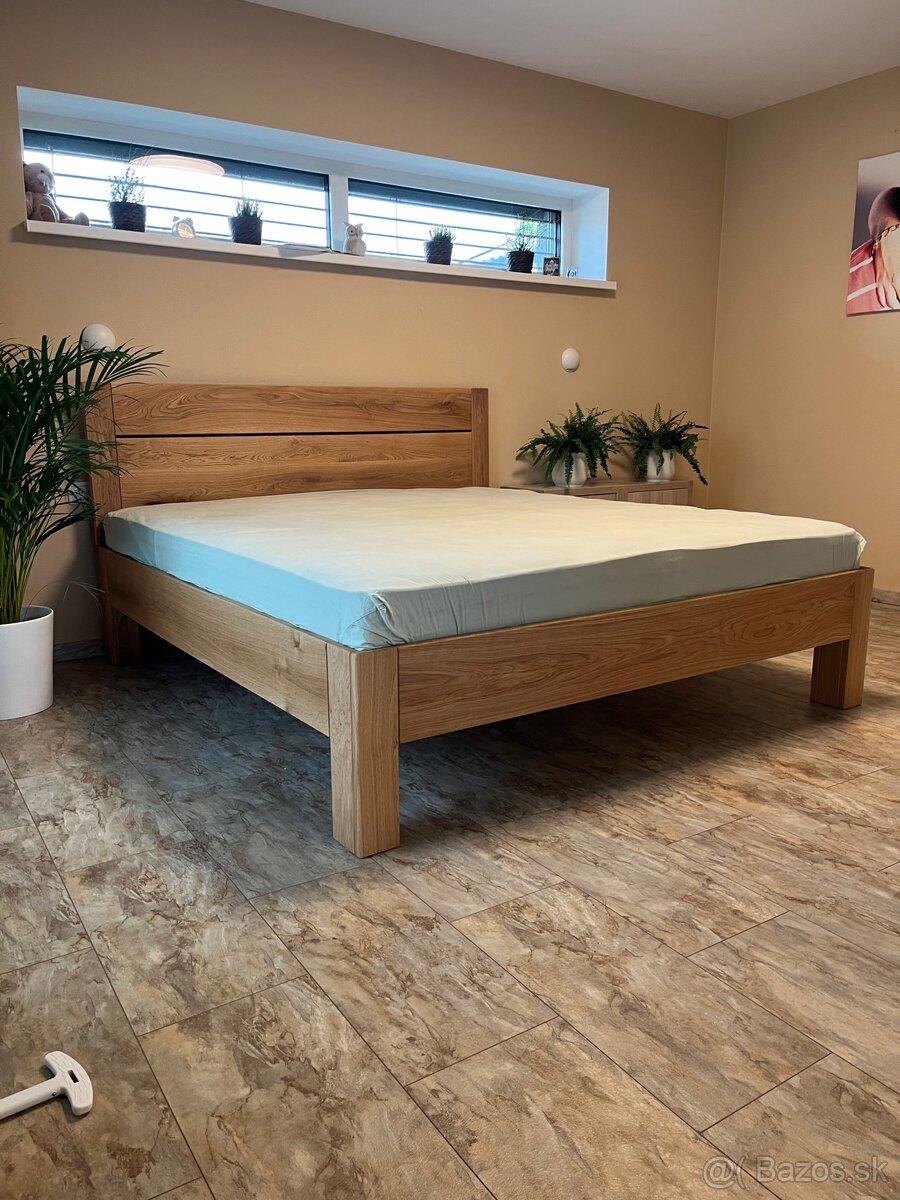 Dubová posteľ z masívu