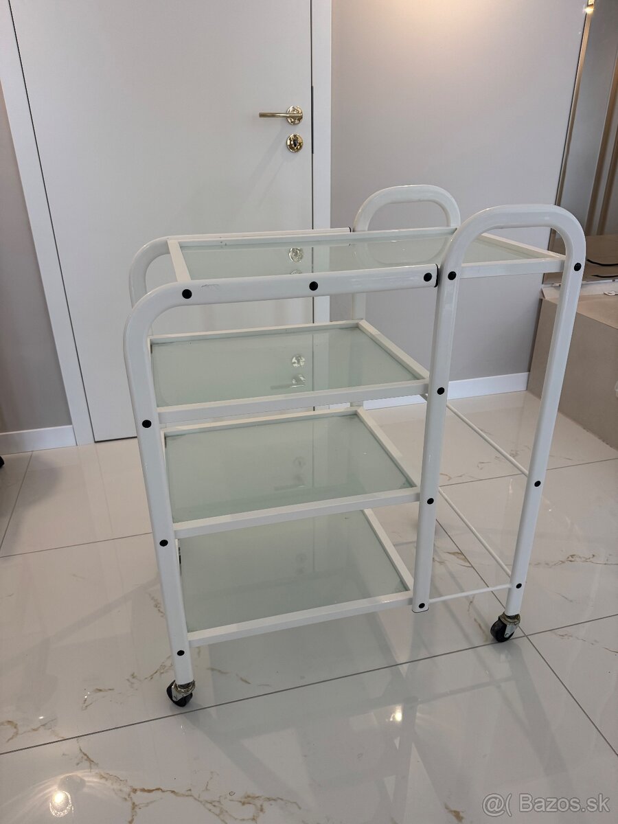Kozmetický vozík