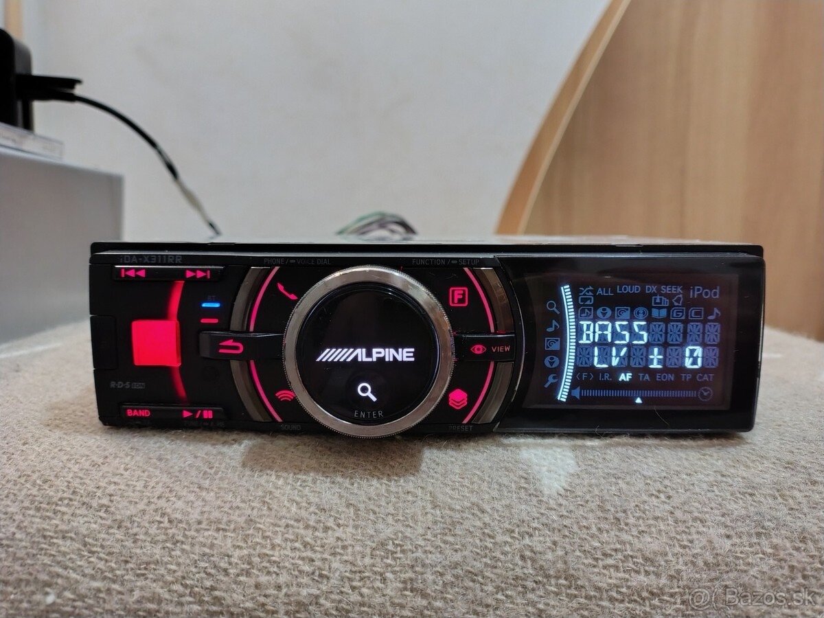 Kúpim autorádio Alpine