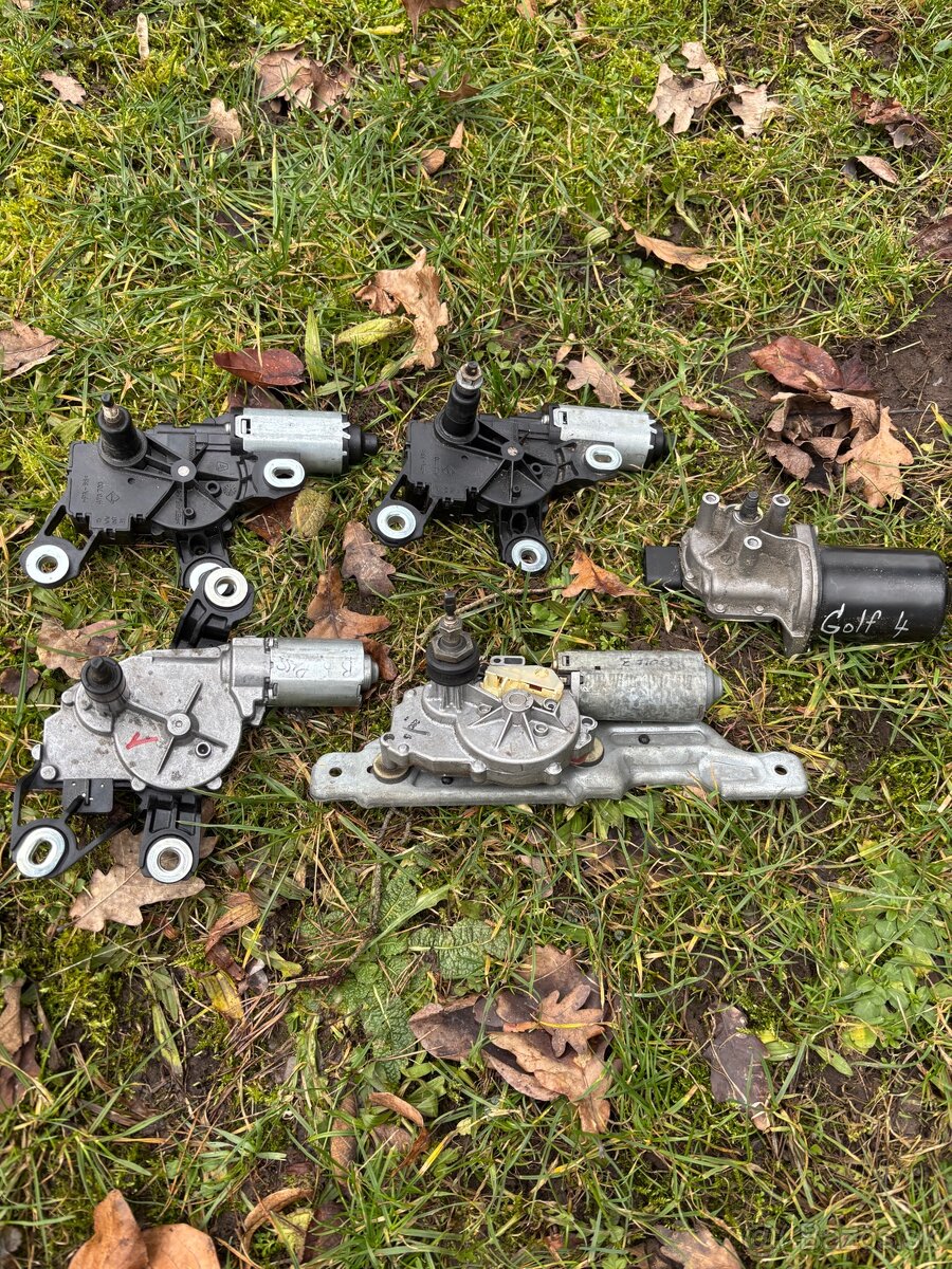 Motorcek zadneho stieraca