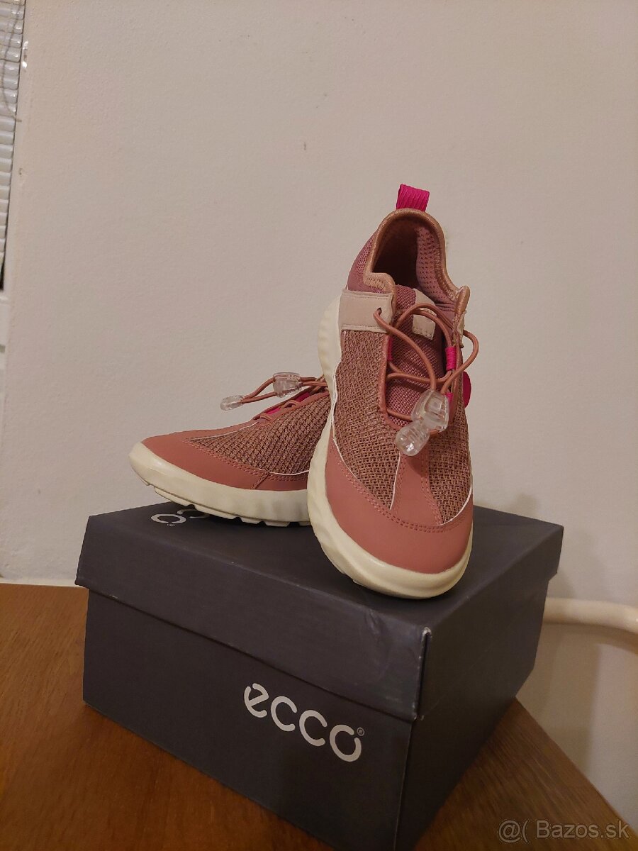 Nové ecco detské botasky tenisky 28