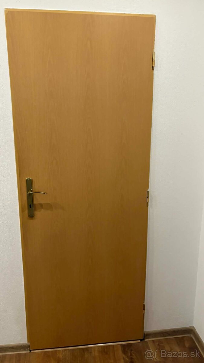 Predám dvere pravé 70cm