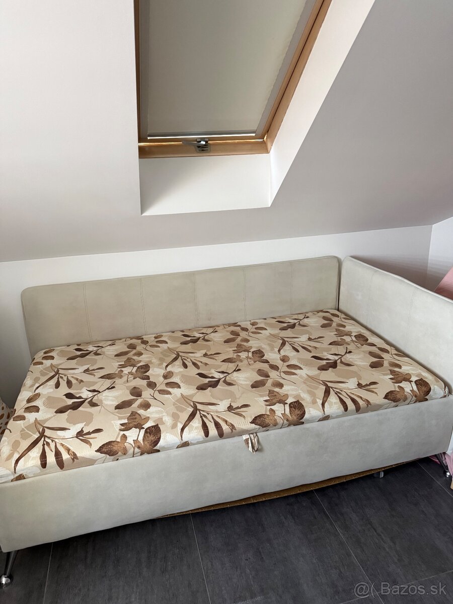Posteľ s úložným priestorom
