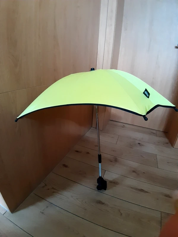 Zelený slnečník na kočík s čiernym lemom