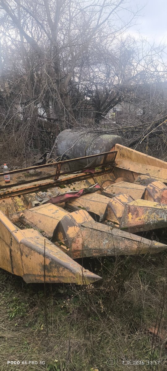 Predám kukuričny adaptér e514
