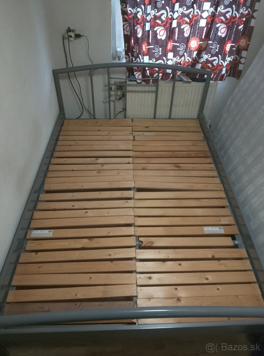 Manželka posteľ