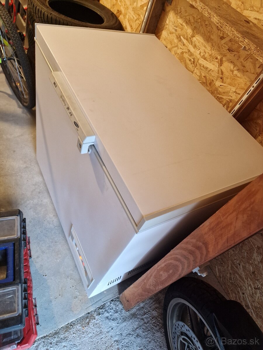 Mrazaci box 240l