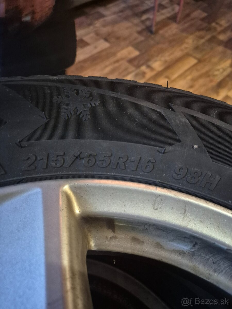 Predam 4 zimne gumy na diskoch 215/65 R16 98H