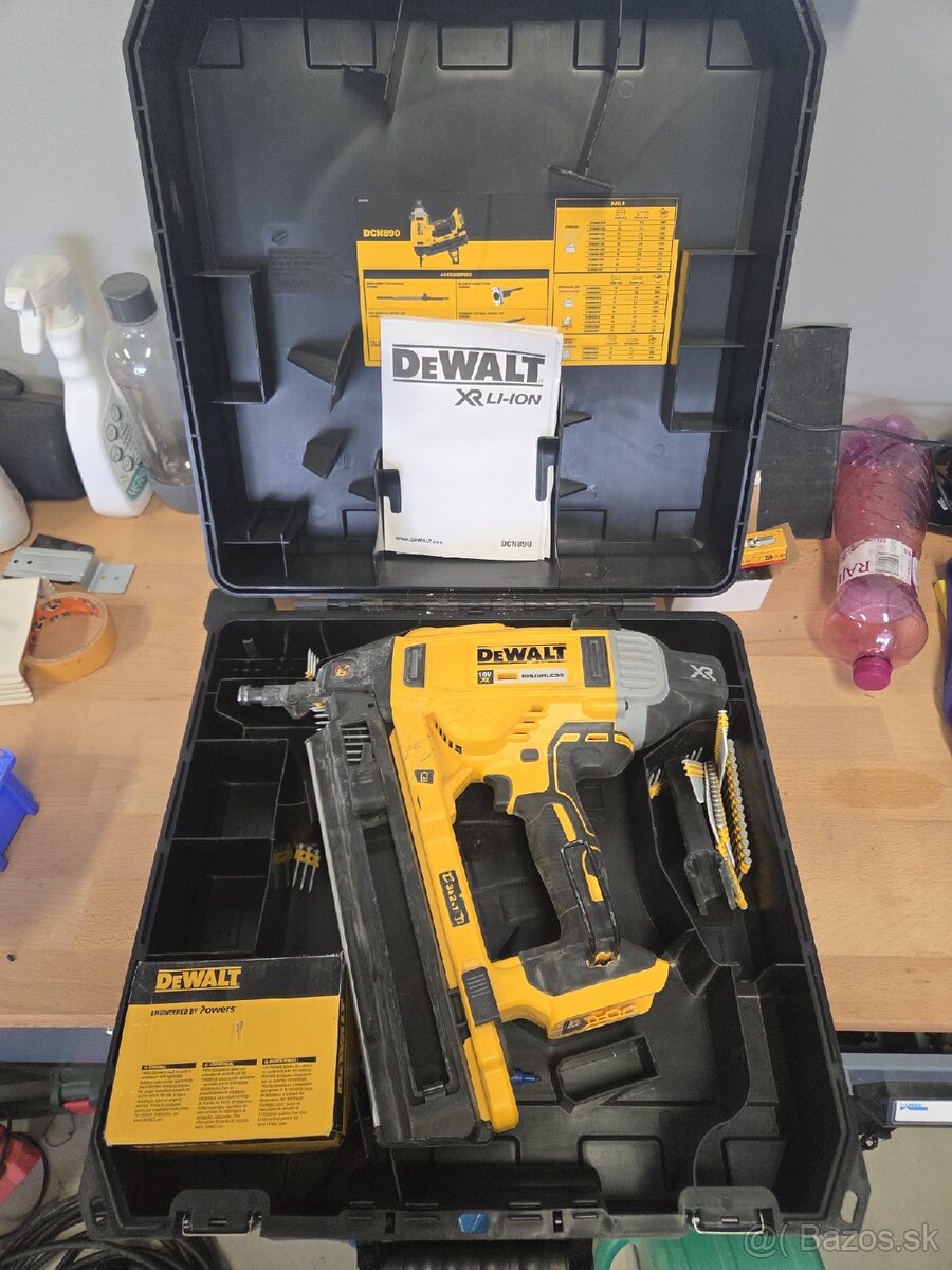 Klincovačka do betónu Dewalt DCN890N