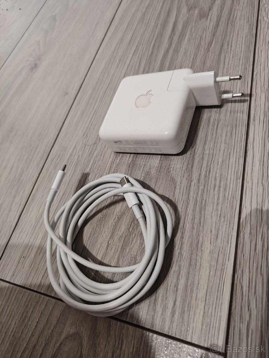 Apple MacBook charger 67W
