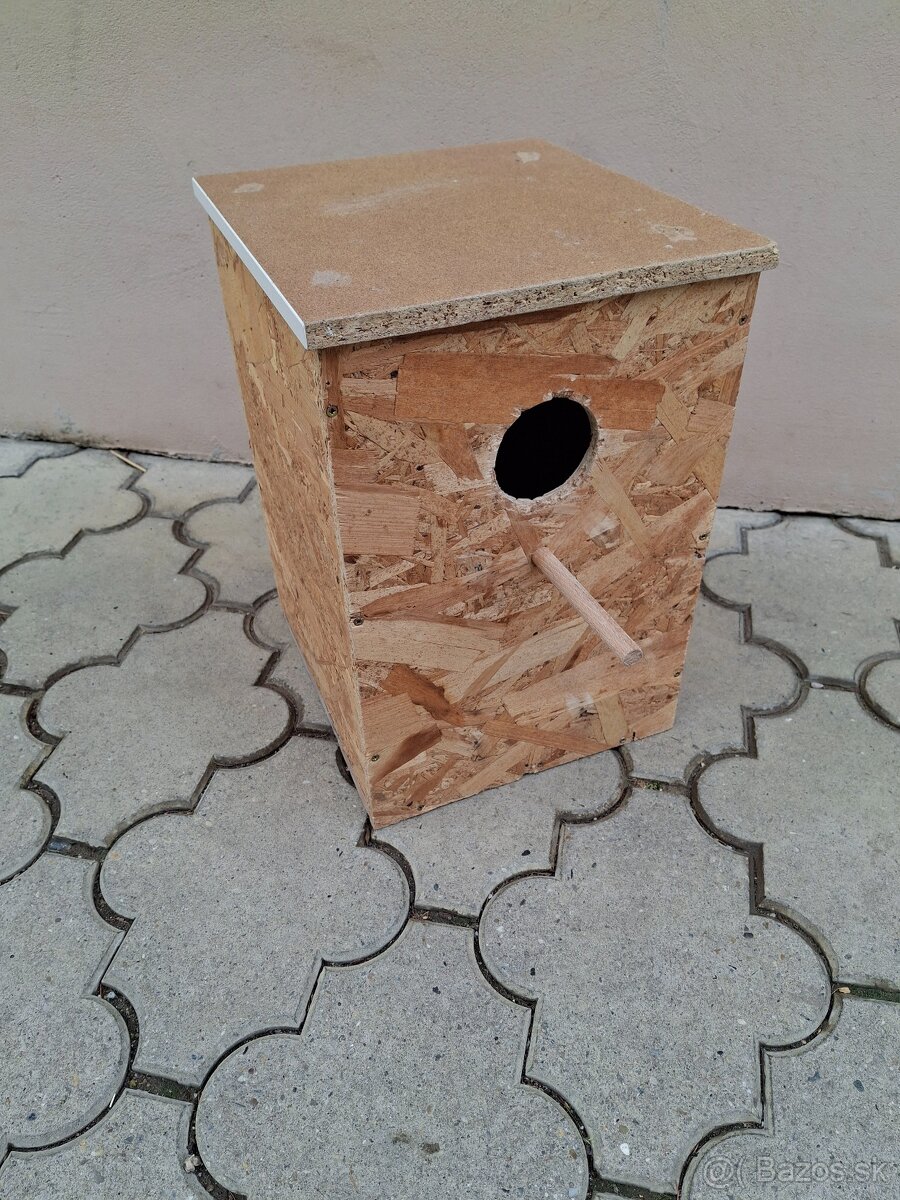 Búdka pre papagaje.
