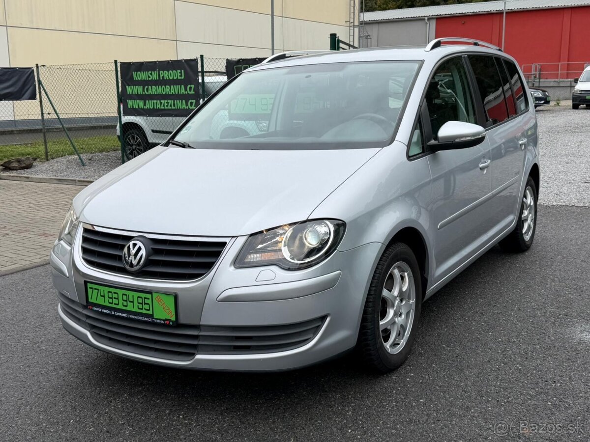 ►VW TOURAN 1,6 MPI FREESTYLE- 7 MÍST, PARK. SENZORY, NAVI ◄