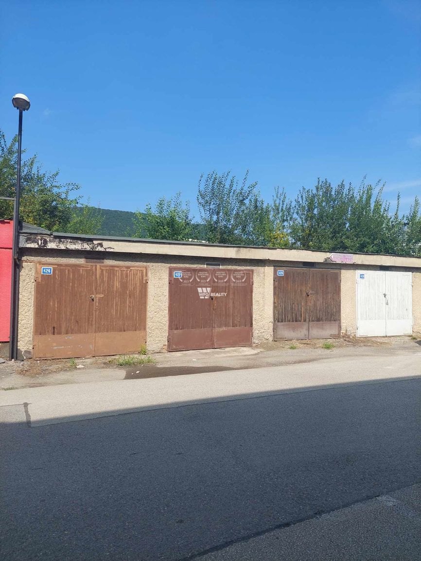 PREDAJ: Garáž v centre mesta