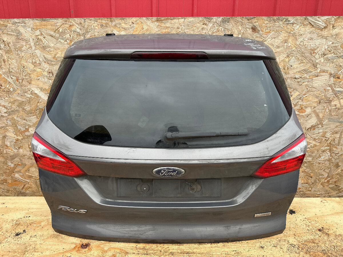 PRODÁM PÁTE DVEŘE, ZADNÍ VÍKO KUFRU FORD FOCUS III COMBI