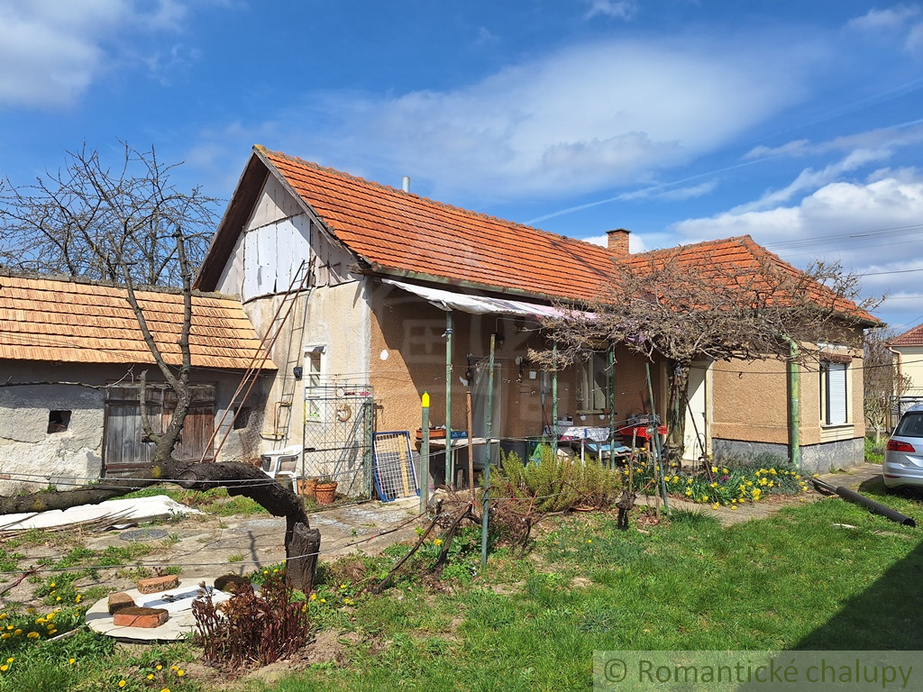 Ihneď obývateľný rodinný dom na rozľahlom pozemku na okraj