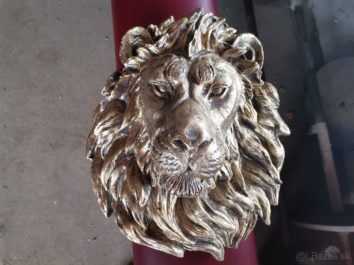 Veľký reliéf - nástenná socha Leva